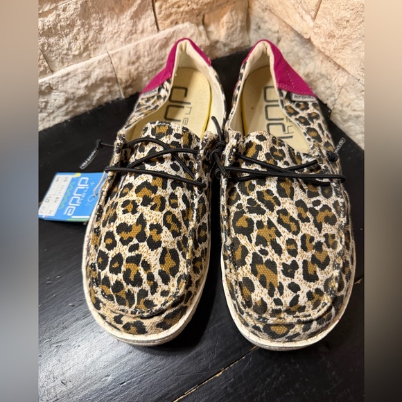 Hey Dude Other - Hey Dude Girl's Wendy Youth Cheetah Hot Pink 130129758 Size Y2 /L3 Slip On Shoes